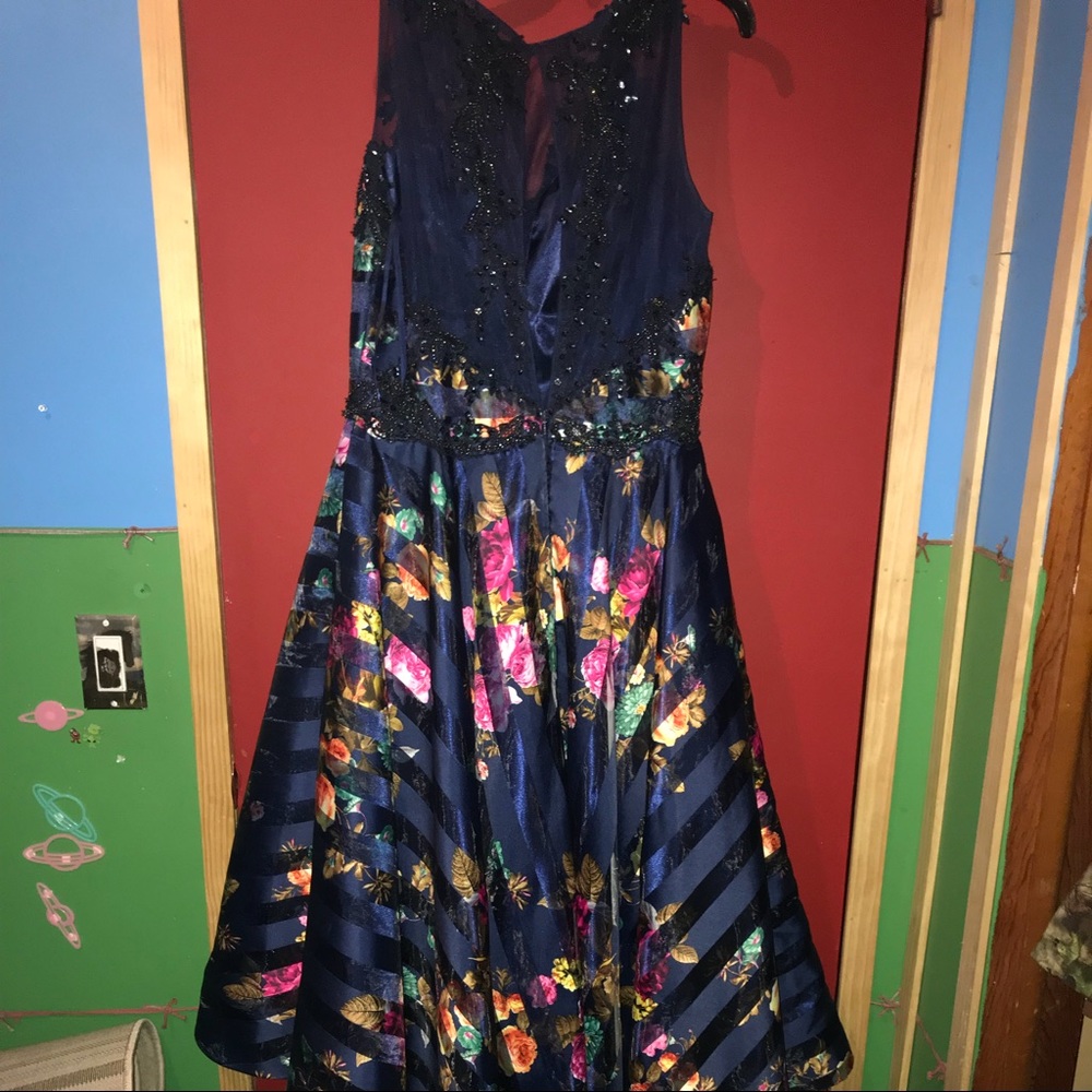 Prom Dress - Picture 2 of 7
